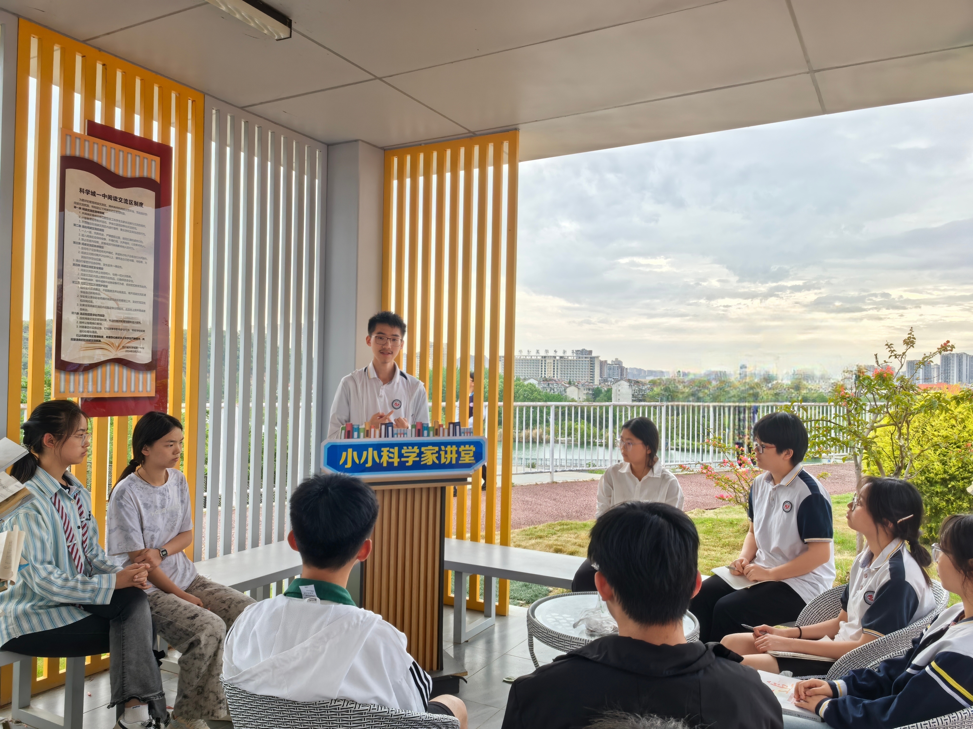 5.科学城一中开展“悦读科学·智启未来 ”第四届校园读书节系列活动。.jpg