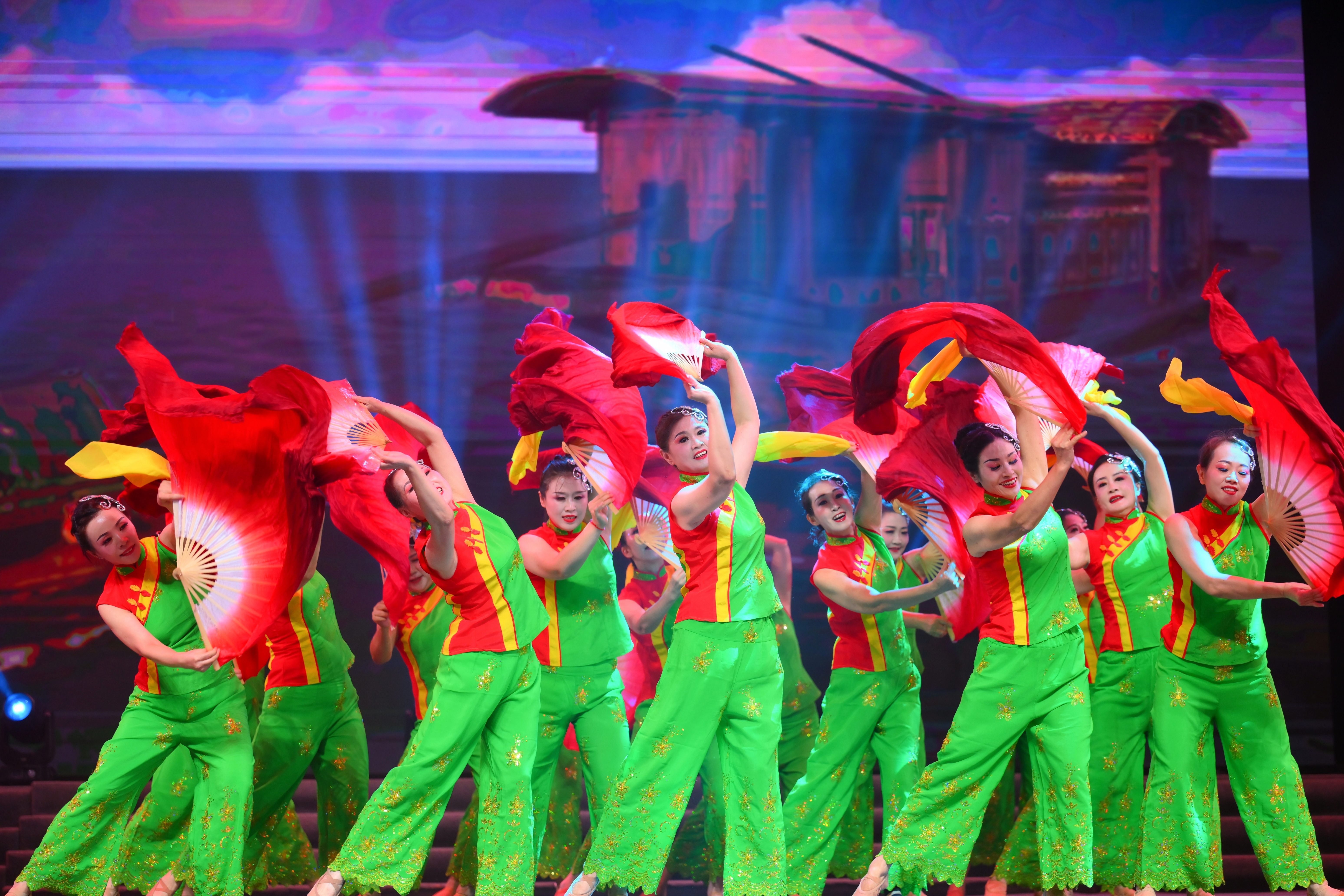 “爱满春雷”(图21) 红船向未来.jpg