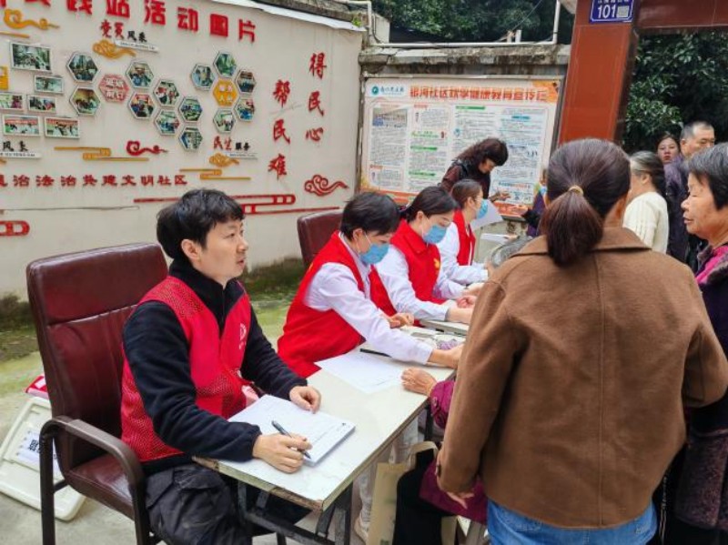 党建暖重阳,健康护桑榆 —— 九〇三医院第十一党支部联合银河社区开展重阳节义诊共建活动(图4) 图片4.jpg