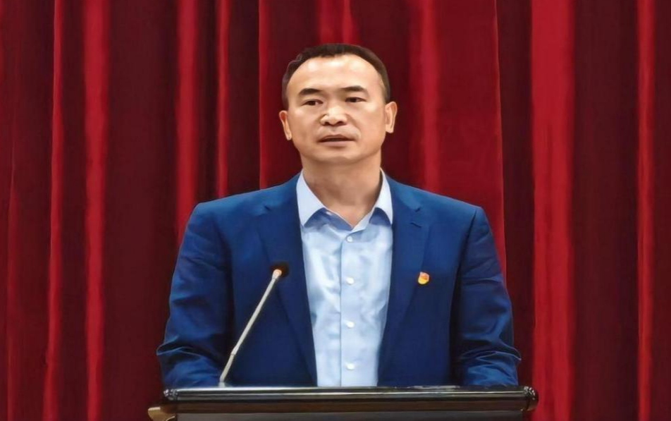 院党委常委、副院长黄明一行到职工医院 宣布干部任免决定(图8) 图片50.png