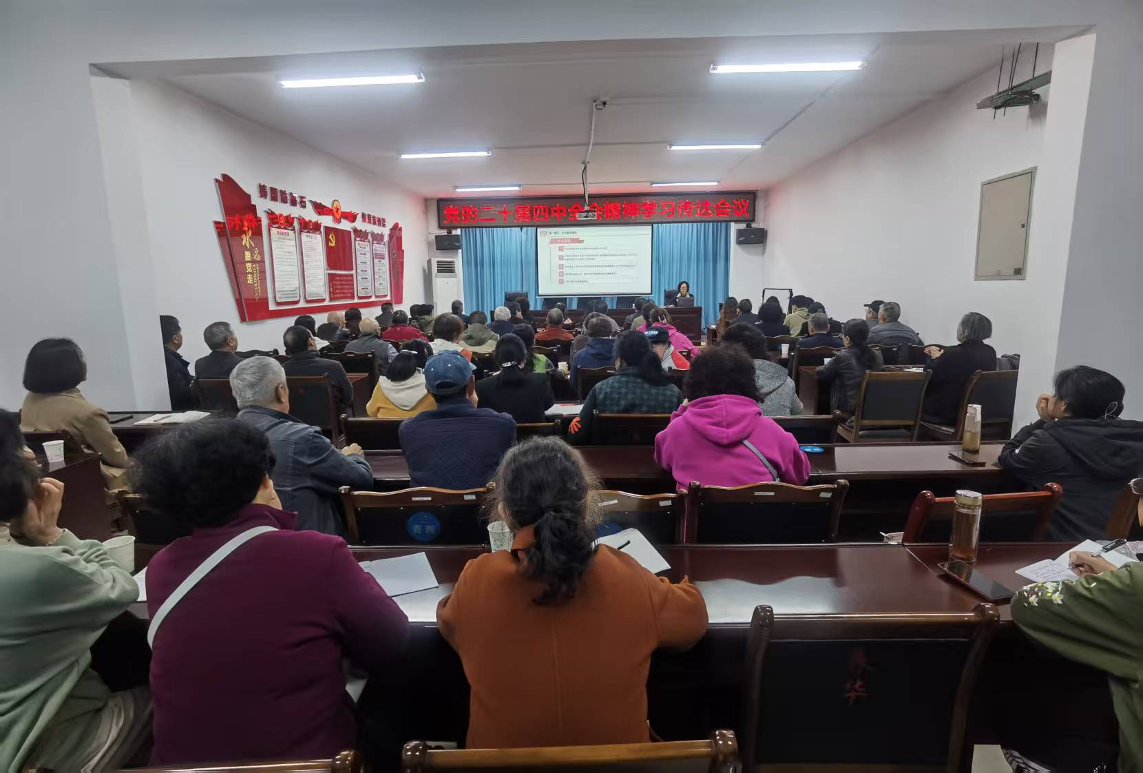 春雷街道党工委召开专题会议 宣贯党的二十届四中全会精神(图1) 图片1.png