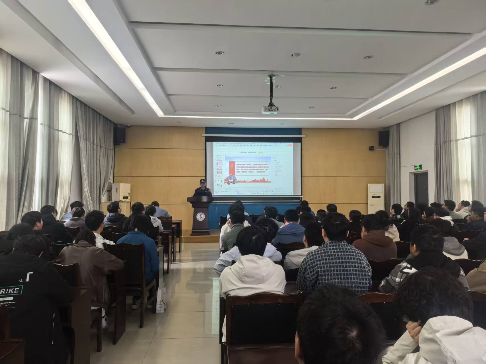 守卫科研践初心 消防宣教护民安(图1) 1.jpg