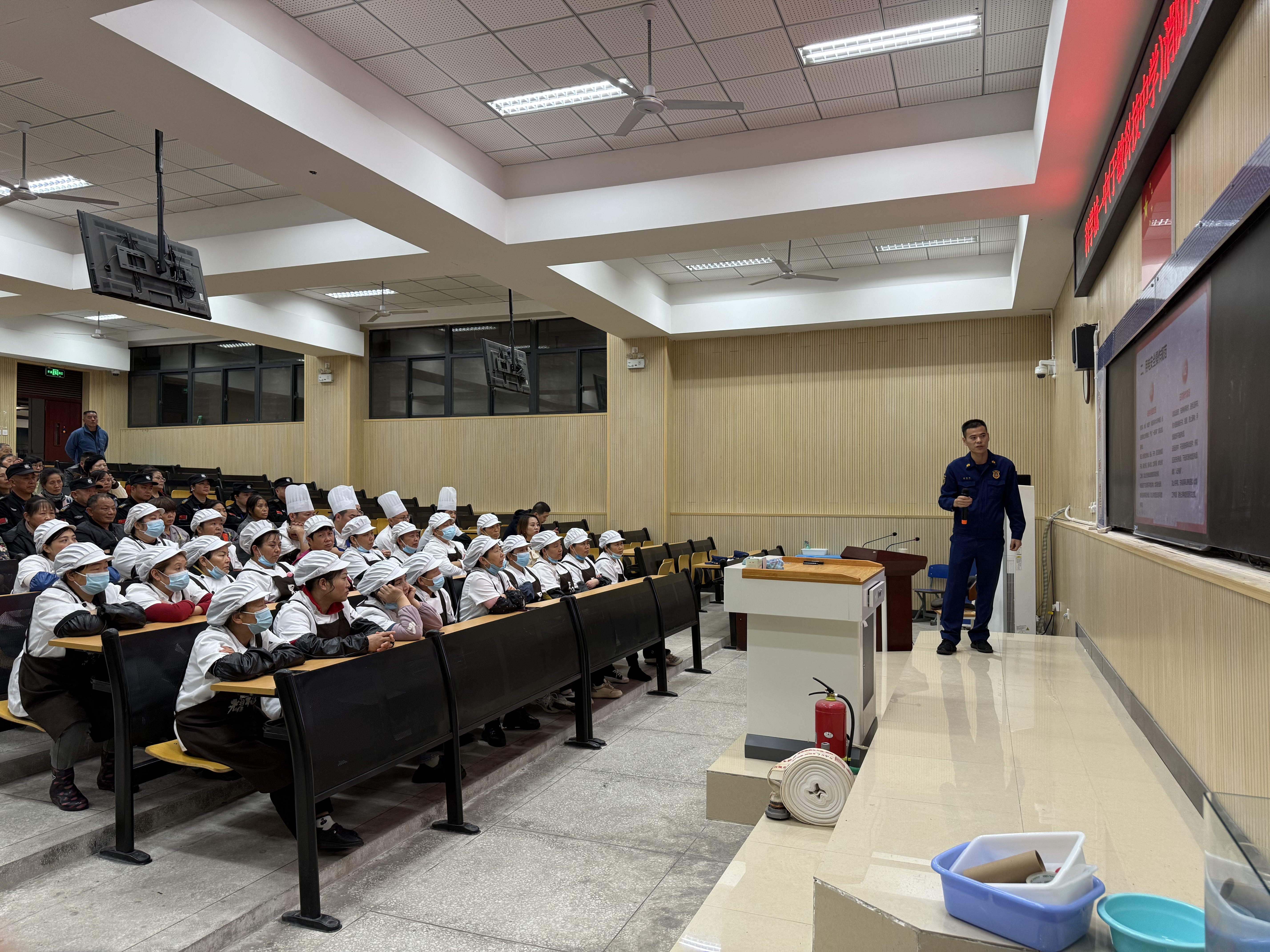 守卫科研践初心 消防宣教护民安(图2) 2.jpg