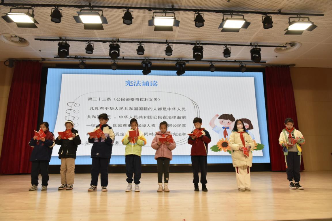 宪法课堂进小学 法治种子润童心(图3) 图片3.jpg