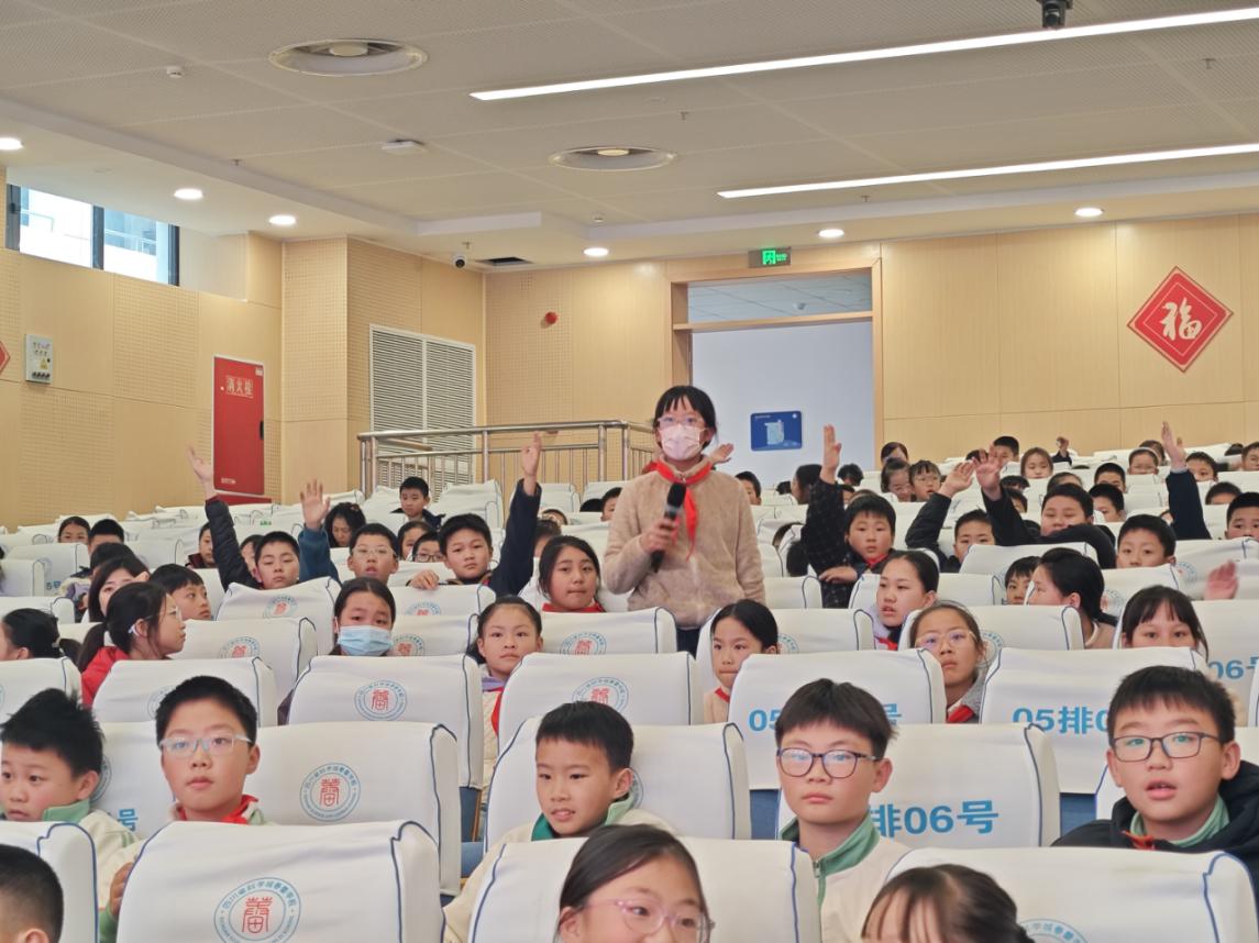 宪法课堂进小学 法治种子润童心(图4) 图片4.jpg