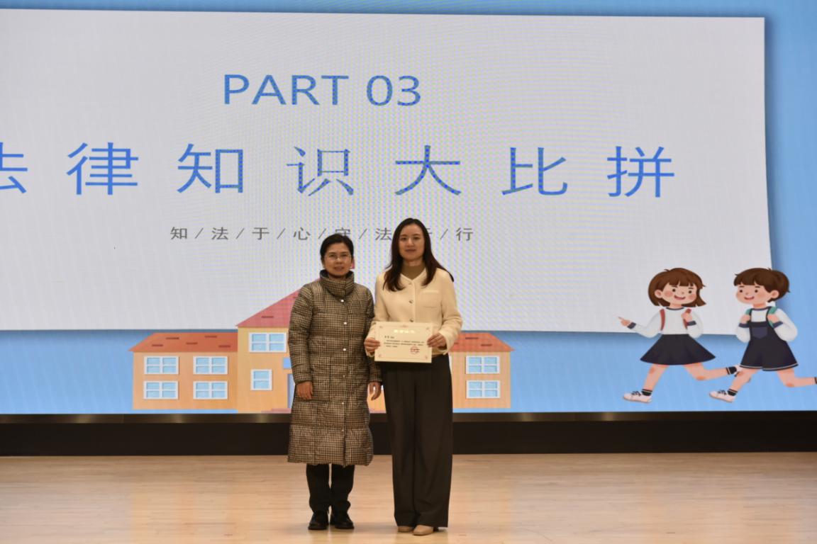 宪法课堂进小学 法治种子润童心(图6) 图片6.jpg