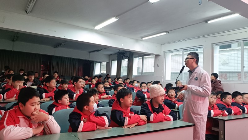 青春不迷茫!九〇三医院健康讲座为少年成长护航(图2) IMG20251204173700.jpg