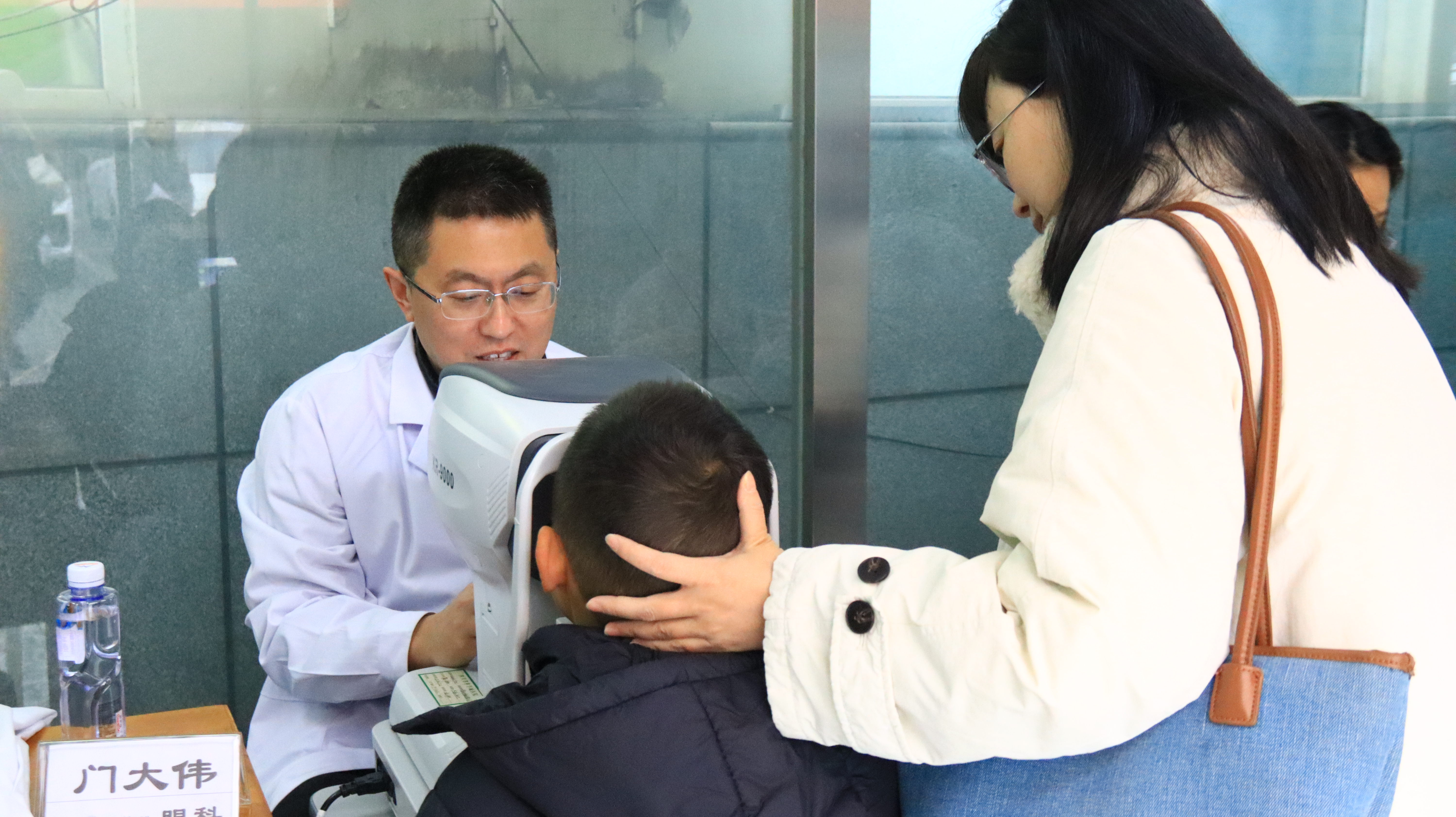 寒假儿童公益义诊圆满结束,贴心服务获家长点赞!(图2) 义诊3.jpg