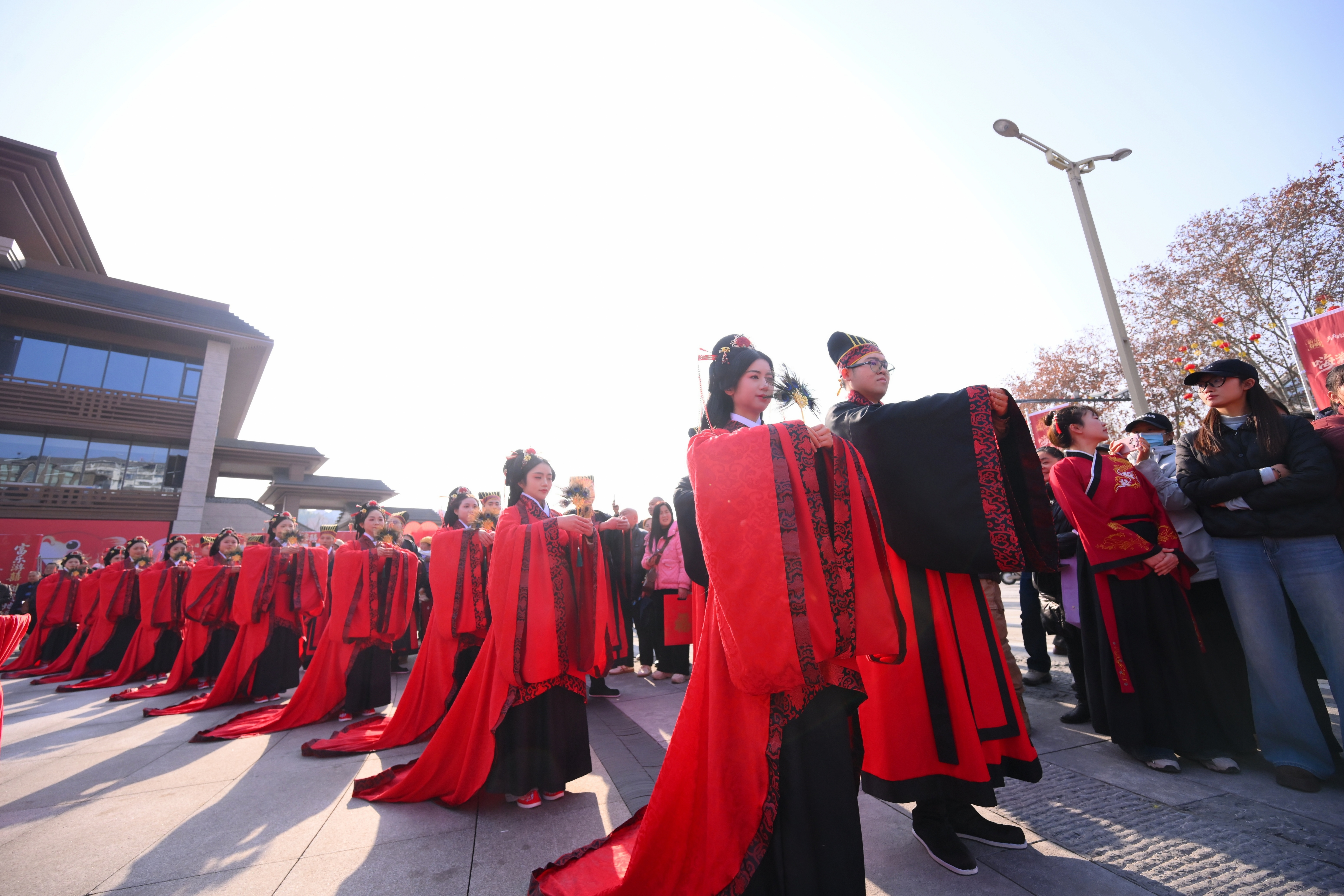 汉礼同心结发缘 金婚执手赠韶华(图1)