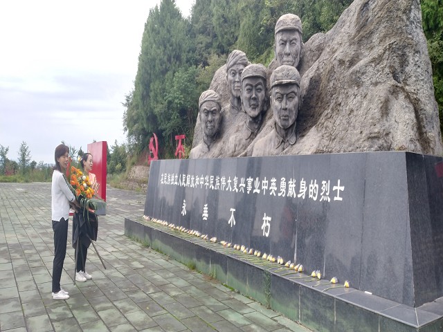 瞻思飞龙山  奋进新时代