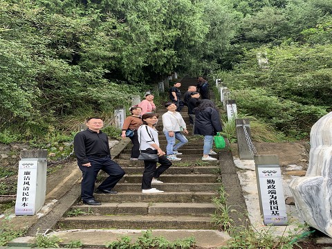 瞻思飞龙山  奋进新时代