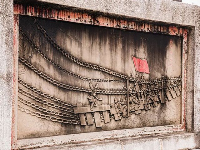 瞻思飞龙山  奋进新时代