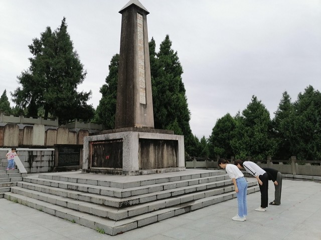 瞻思飞龙山  奋进新时代