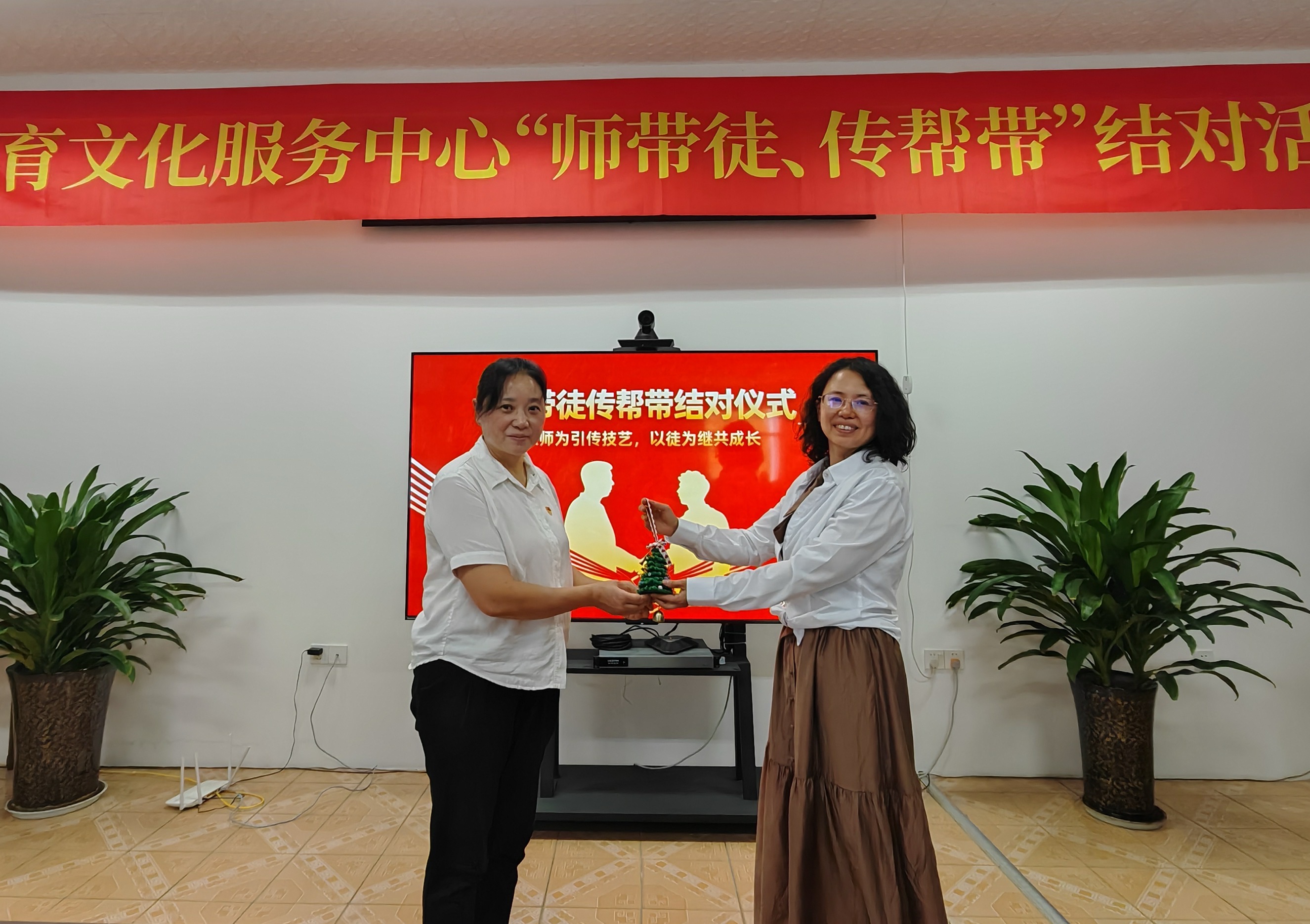 教育文化服务中心 组织“师带徒、传帮带”结对活动(图10) 微信图片_2025-09-12_184620_970.png